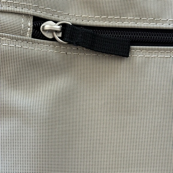 Kenneth Cole Reaction Messenger/Crossbody Bag - Picture 14 of 15
